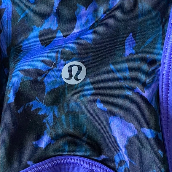 Lululemon sports bra - Picture 4 of 4